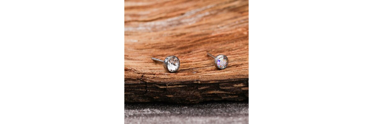 Neues Produkt: Titan Labret Stecksystem mit Kristall - Titan Labret Stecksystem Online Shop | PIERCING-EXPRESS